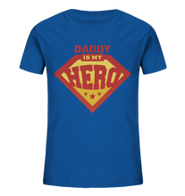 Lade das Bild in den Galerie-Viewer, Daddy is my Hero - Kids Organic Shirt
